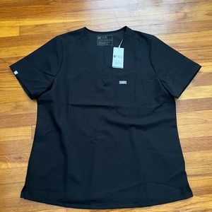 NWT figs Catarina scrub top. Size XL in black